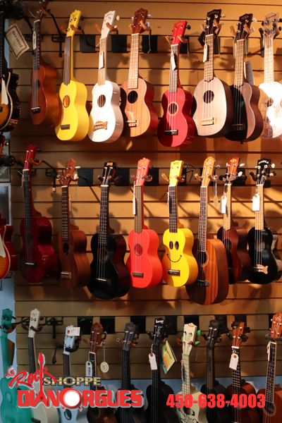 Vaste choix de ukulélés à des prix très alléchants ( Makala, Waterman, Kala, Epiphone, Ibanez, Mahalo, Beaver Creek, Denver…..) cours de piano cour de ukulele cours de guitare acoustqieu cours de batterie pour enfant cours de guitare pour debutant cours avance de guitare sours de theorie musicale preparation pour le gecep preparation pour l'universite professeur diplomes professeus attentifs service personalise aubaine speciaux sur batterie electroniques accessoires pour guitares courroie pour guitare